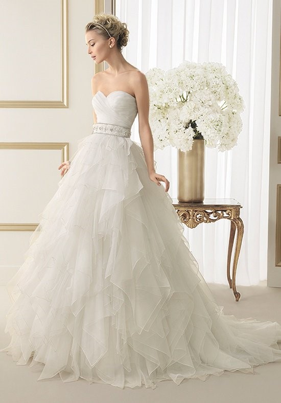 Tiered ruffle hotsell wedding dress