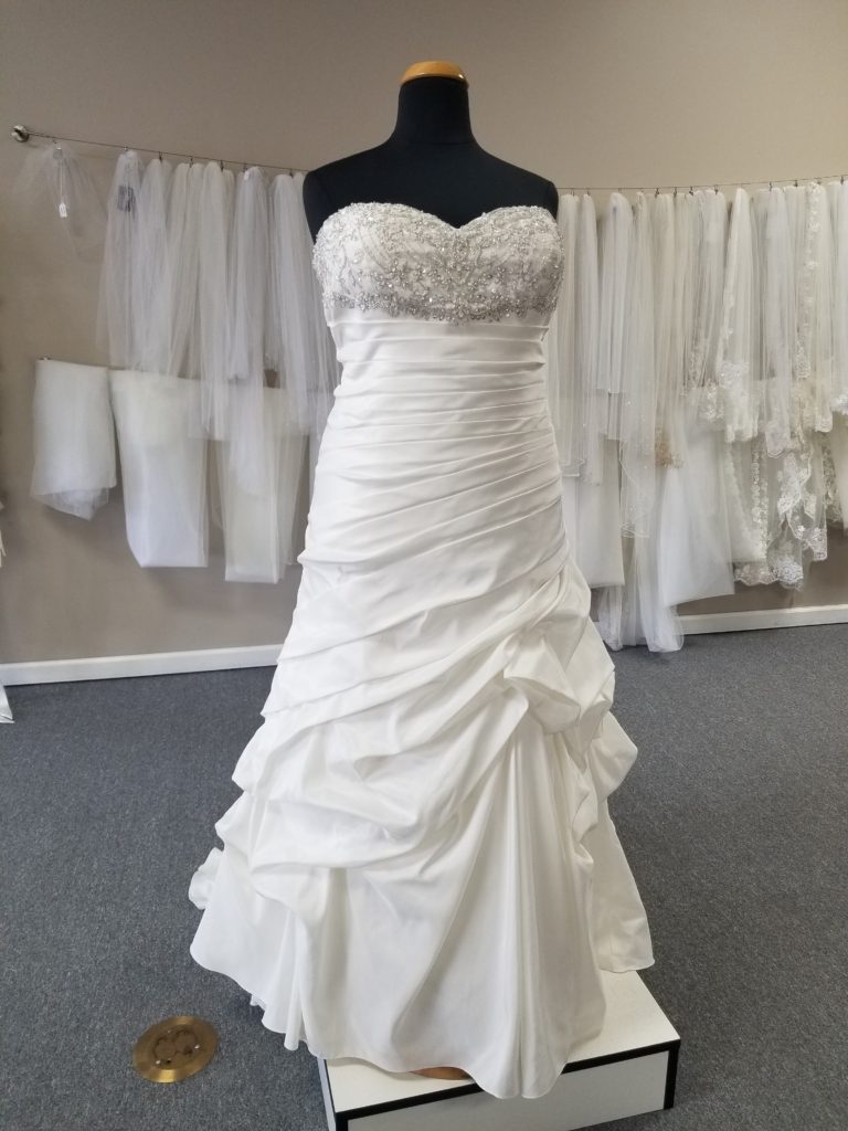 discount plus size wedding dress under $300 cheap wedding gown