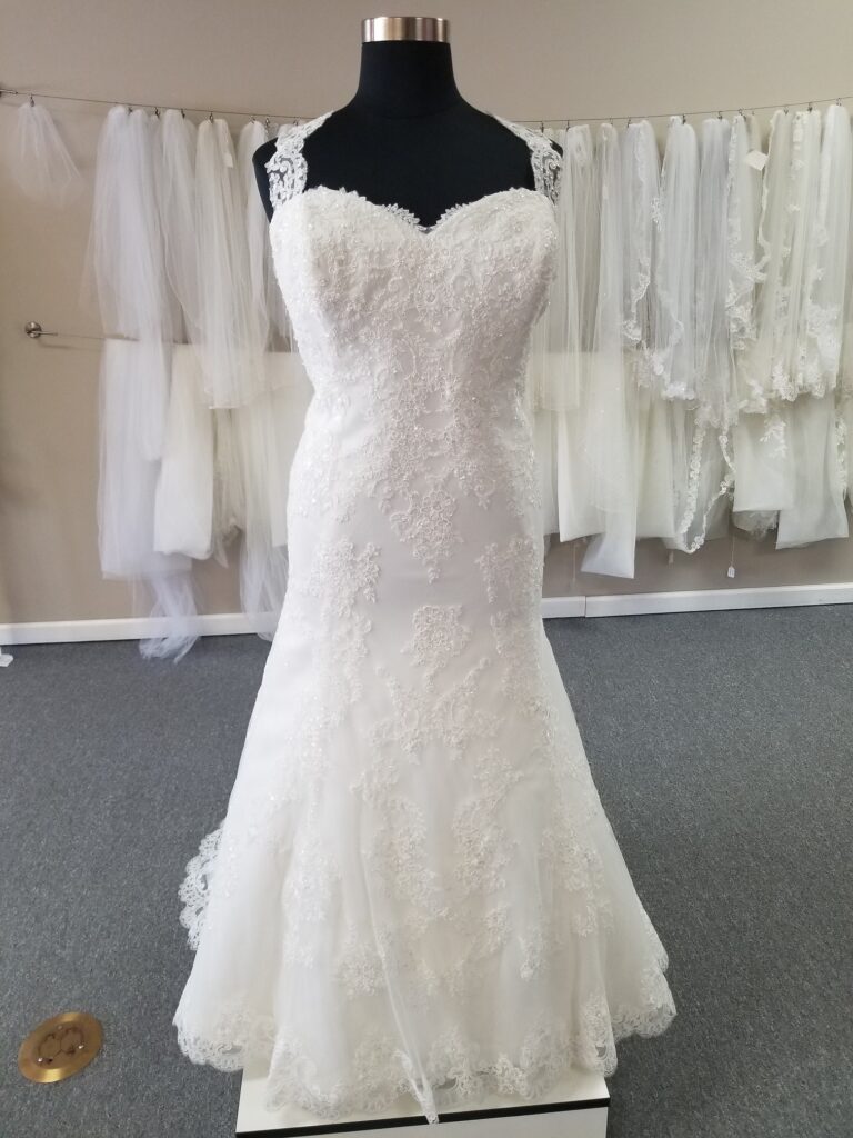 cap sleeve lace trumpet wedding dress