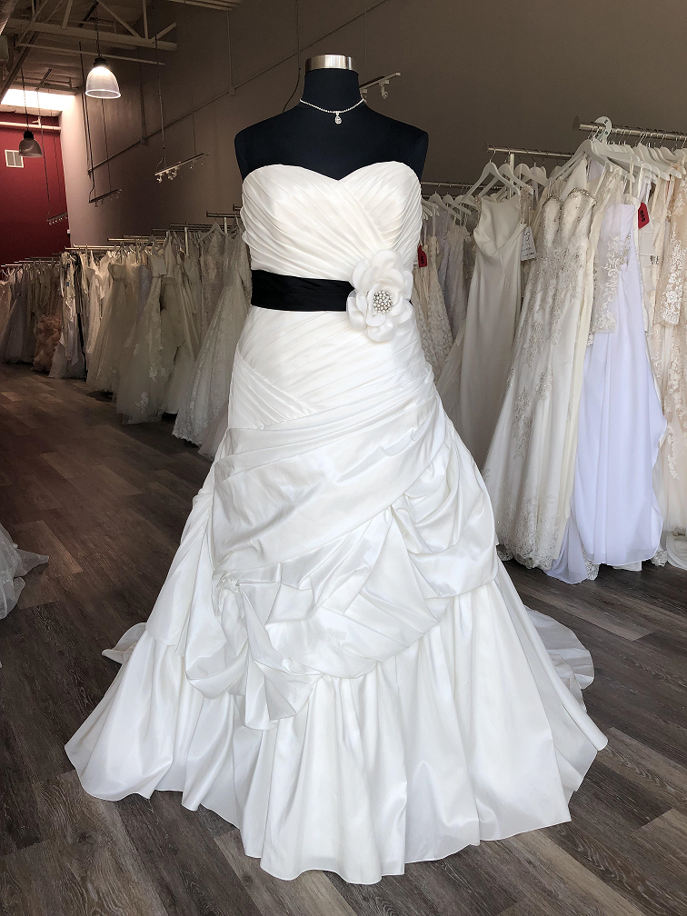 ruched plus size trumpet wedding dress with removable black belt in oakland, ca