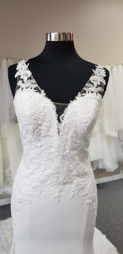 v-neck-lace-and-crepe-pronovias-wedding-dress