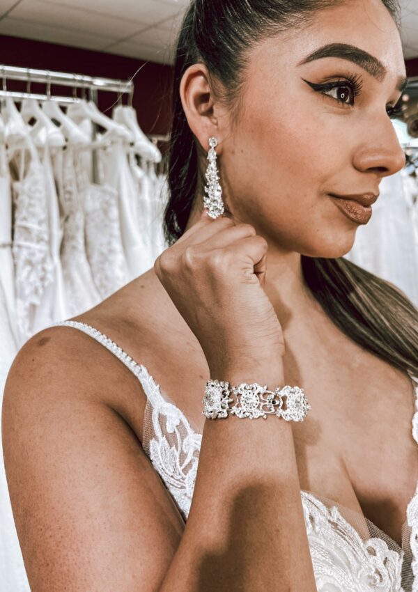 3 Tips for Accessorizing Your Wedding Dress