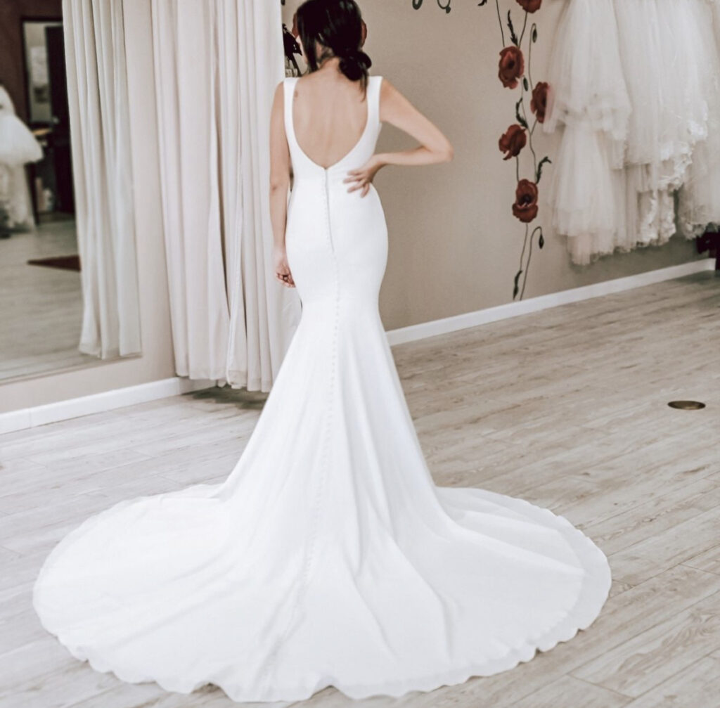 back of bride wearing crepe fitted wedding dress